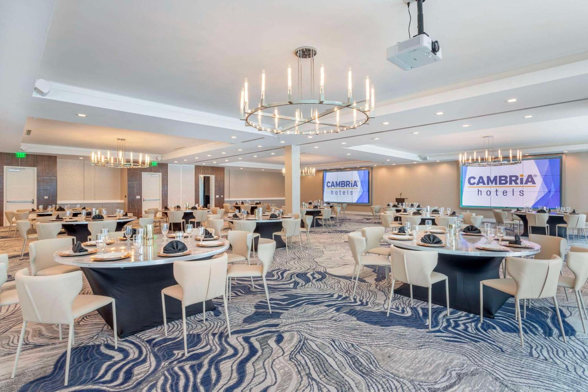 Cambria Hotel Waco University Riverfront Buitenkant foto
