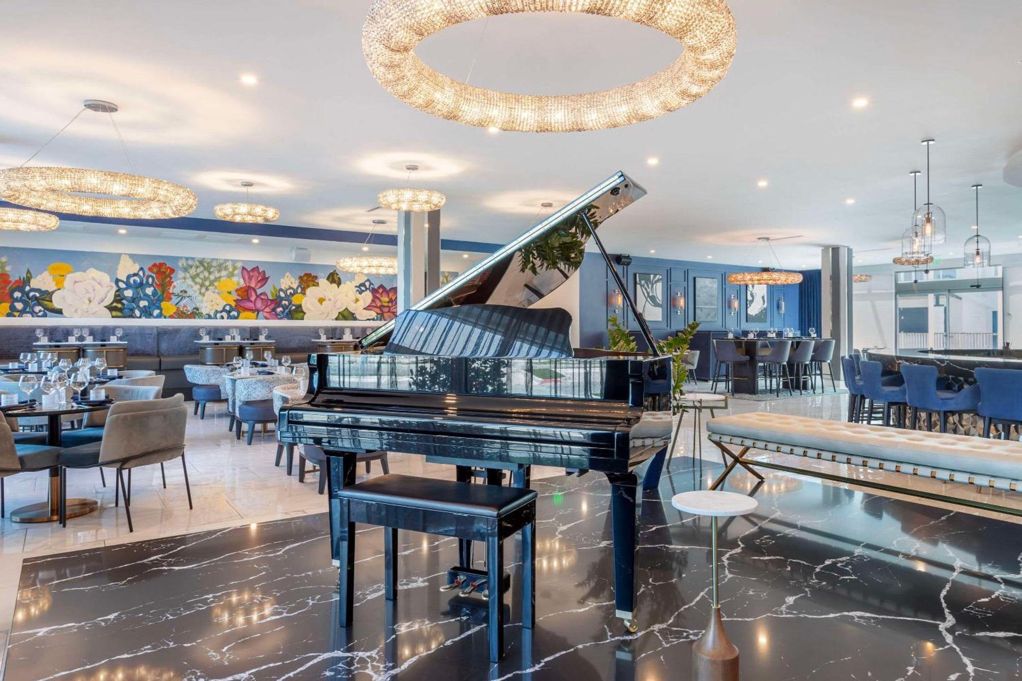 Cambria Hotel Waco University Riverfront Buitenkant foto