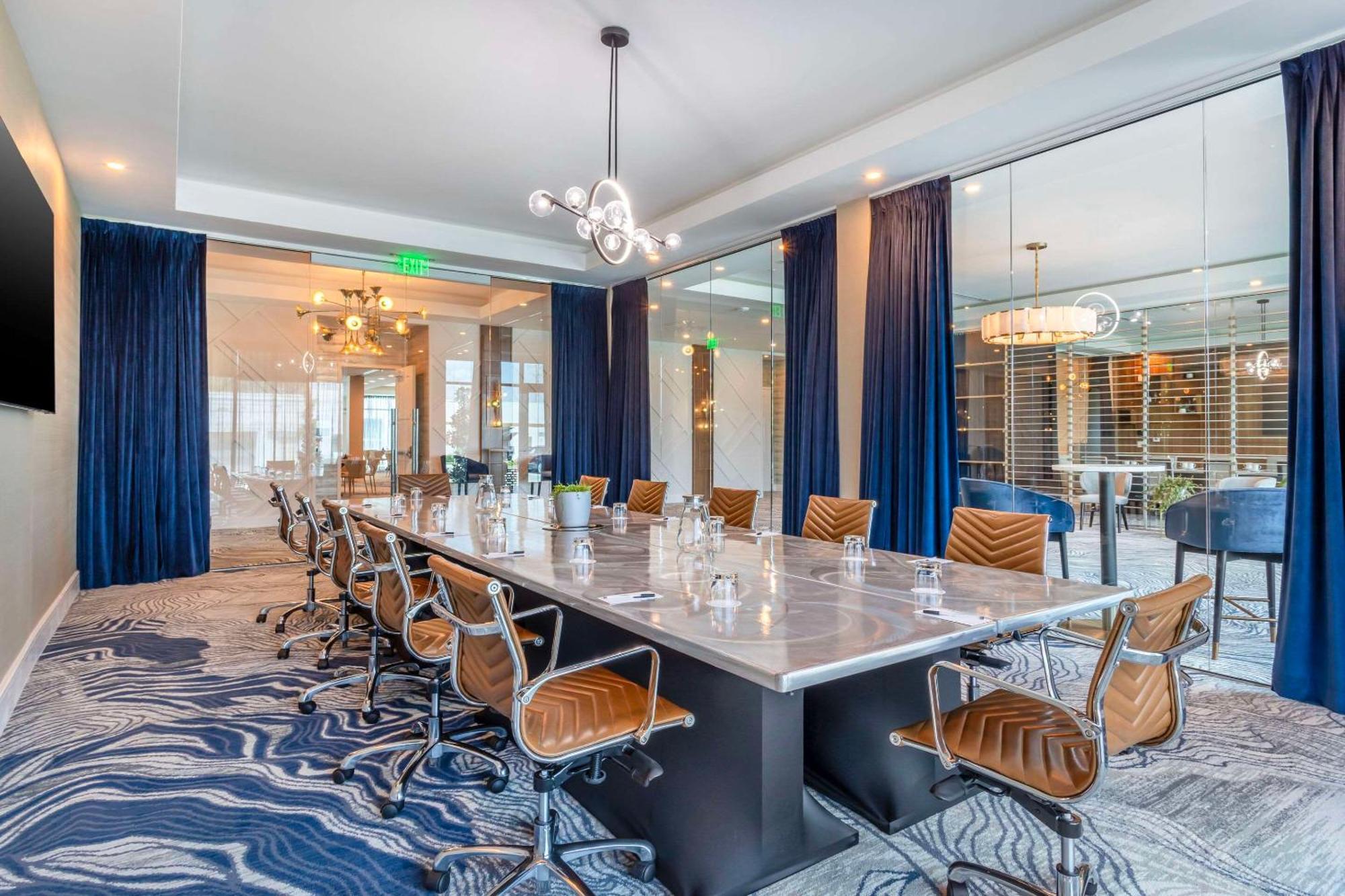 Cambria Hotel Waco University Riverfront Buitenkant foto