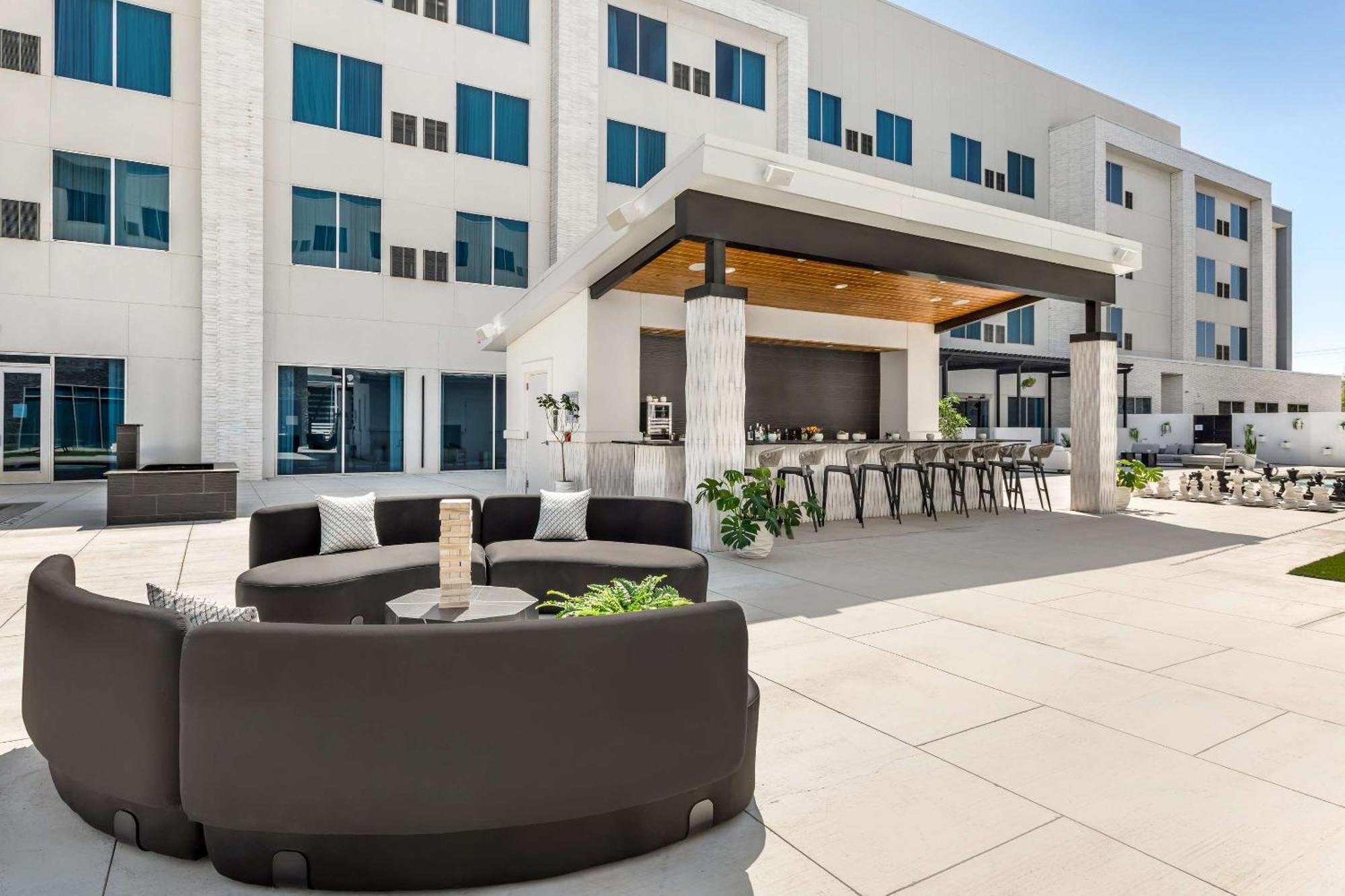 Cambria Hotel Waco University Riverfront Buitenkant foto
