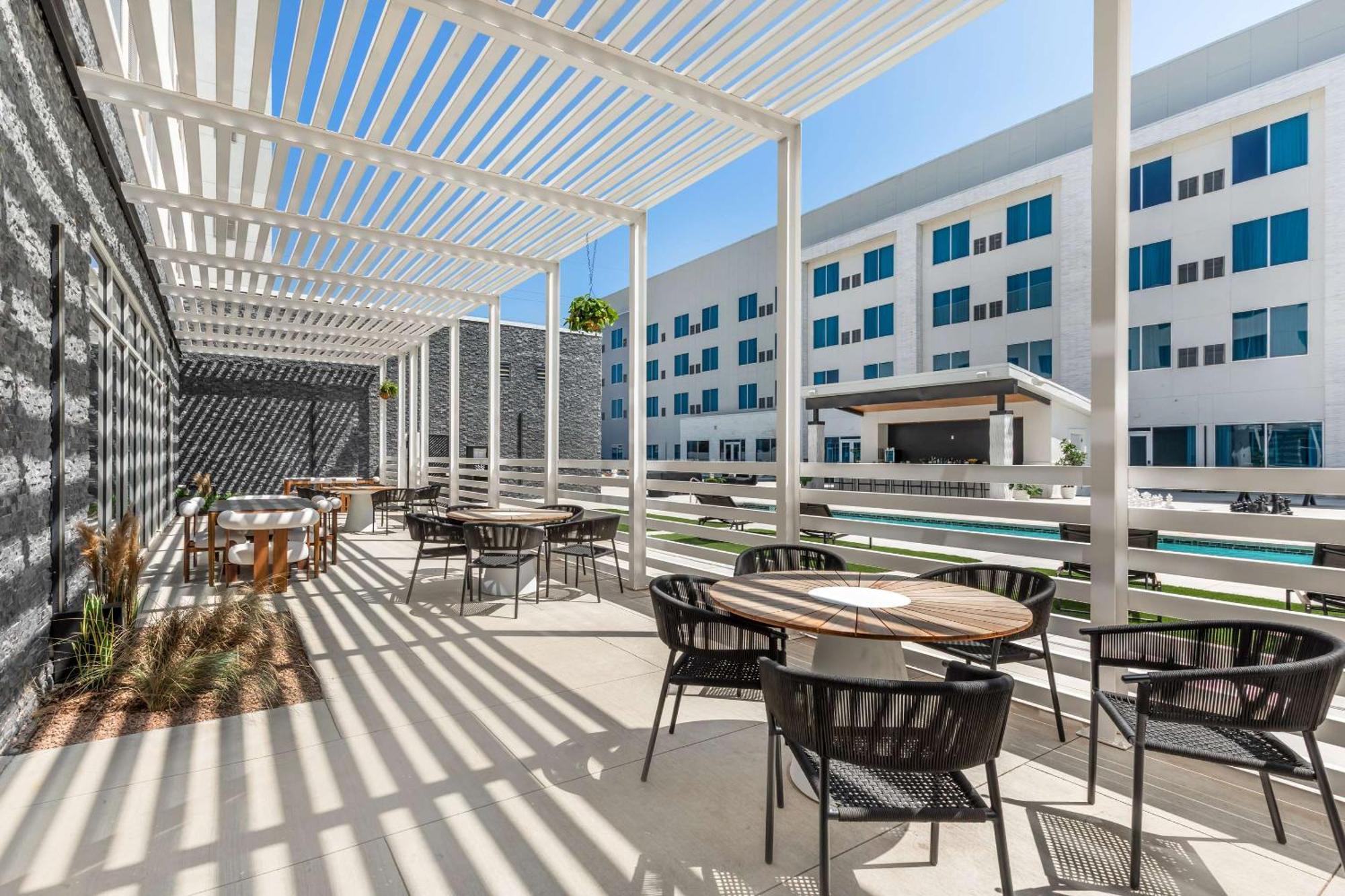 Cambria Hotel Waco University Riverfront Buitenkant foto