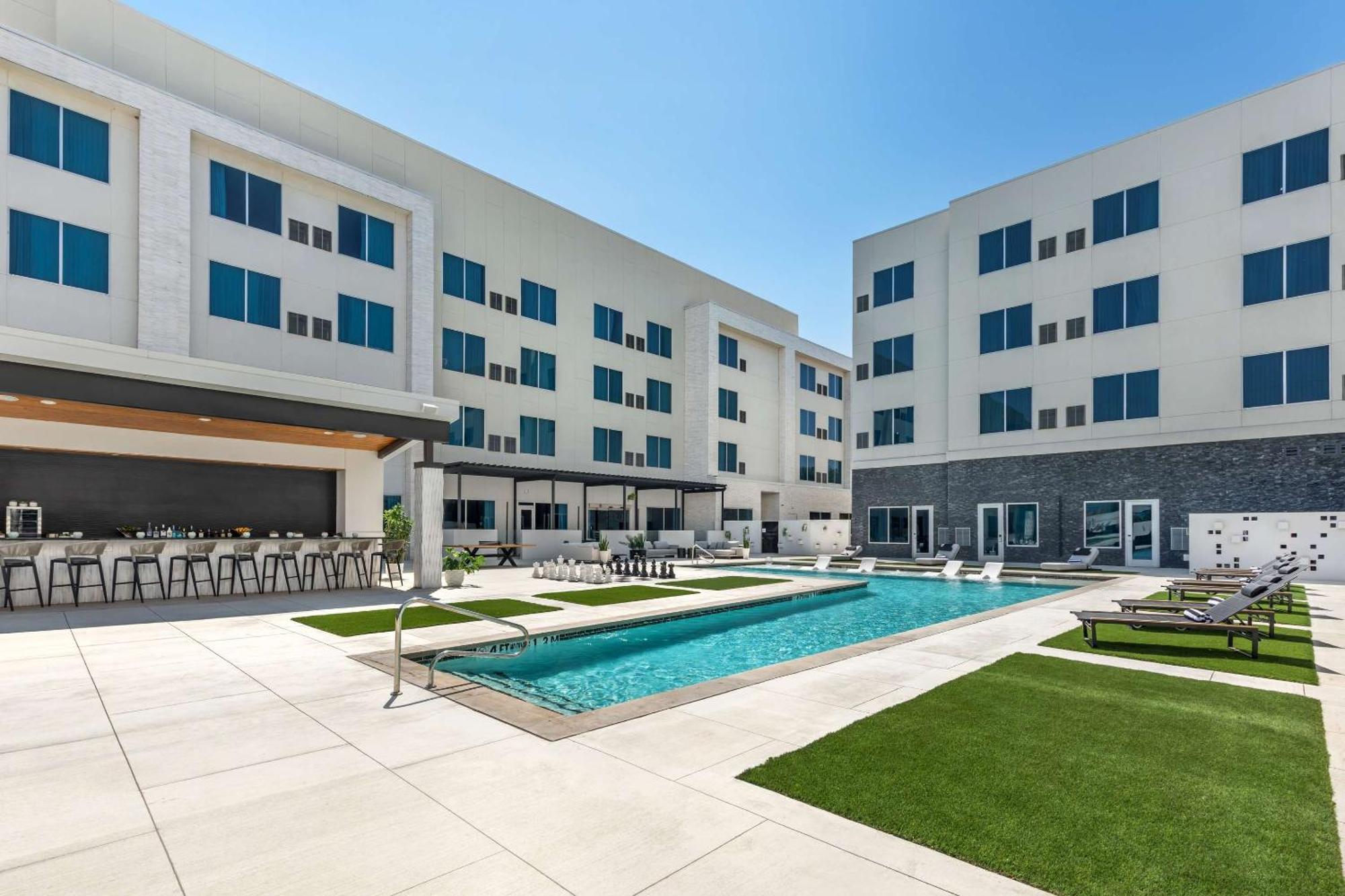 Cambria Hotel Waco University Riverfront Buitenkant foto
